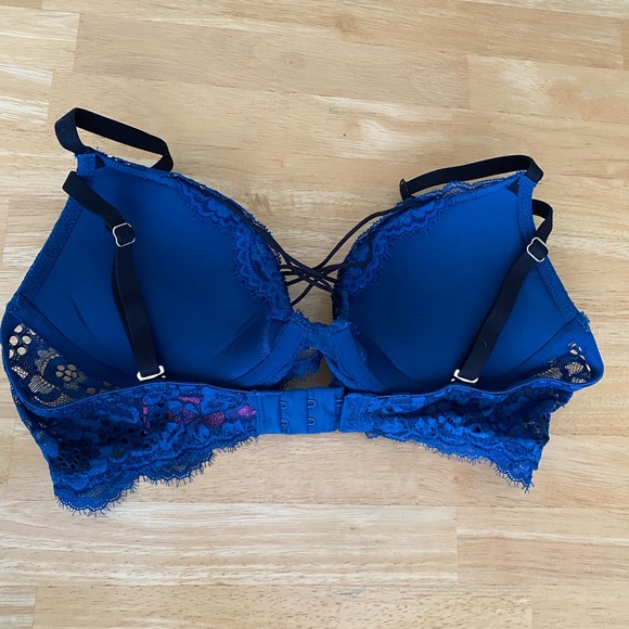La Senza Beyond Sexy Blue Lace Bra with Black String Detailing - Picture 2 of 4